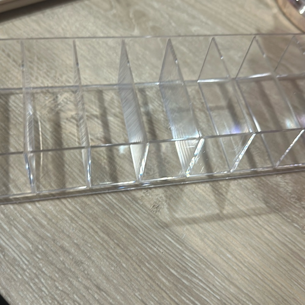 Im selling a makeup organizer it have 8 slots.